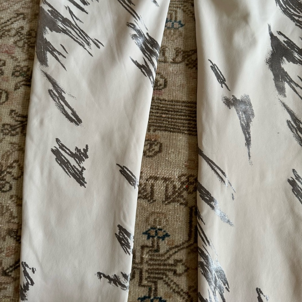 Worn once! BARRY'S FIT winter white & silver metallic high waisted 7/8 leggings - Picture 7 of 10